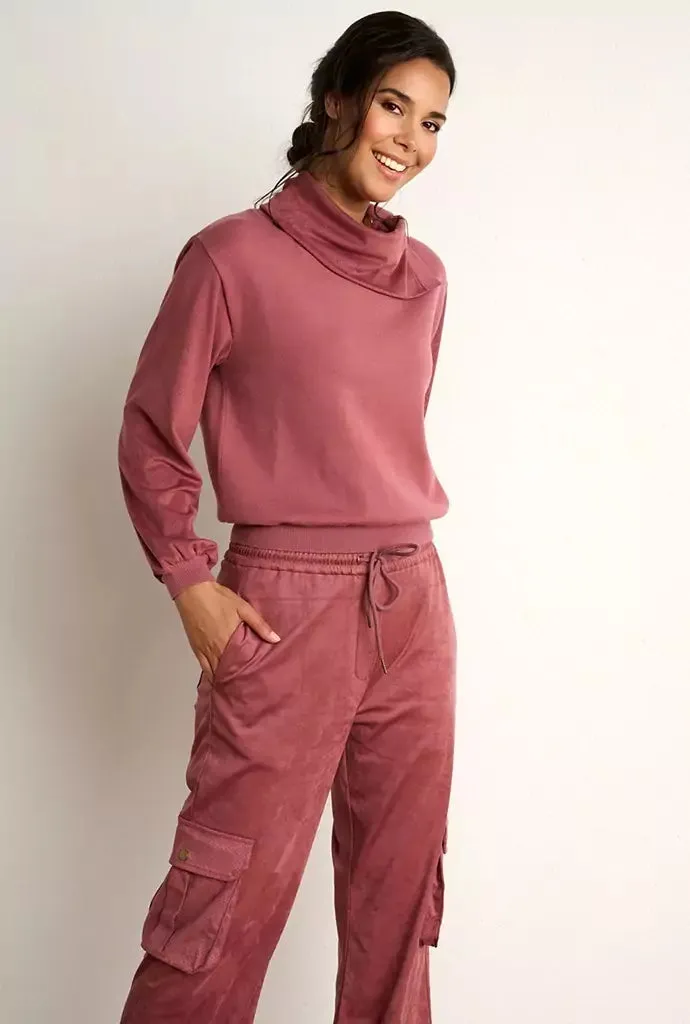 K Design Z837 Rose Sweater